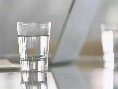 早上起床脸水肿?€么办