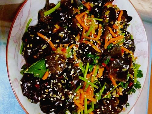 地皮菜泡发多长时间 地皮菜和木耳的区别