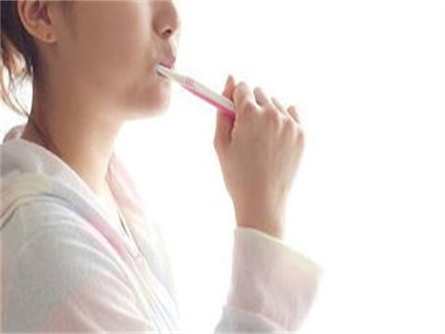 刷牙的正确时间和方法