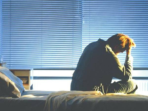 晚上失眠什??原因